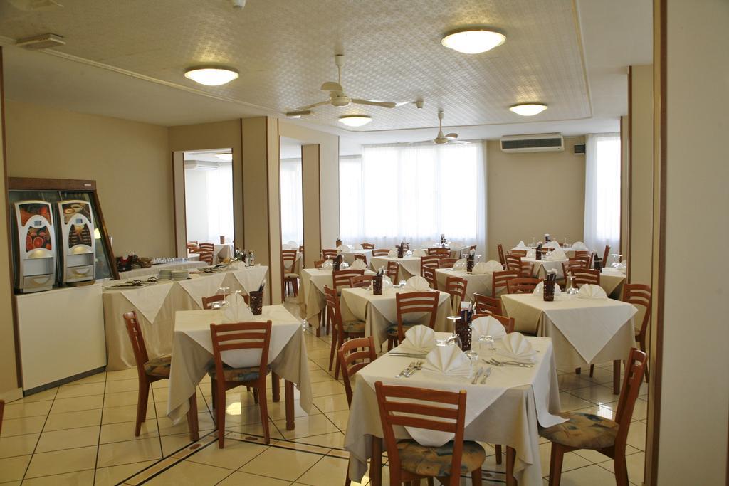 Hotel Primula Azzurra Cervia Exterior photo